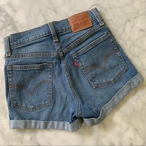 Levi’s HIGH RISE WEDGIE FIT SHORTS